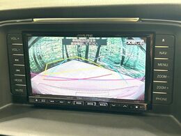【バックカメラ】駐車時に後方がリアルタイム映像で確認できます。大型商業施設や立体駐車場での駐車時や、夜間のバック時に大活躍！運転スキルに関わらず、今や必須となった装備のひとつです！