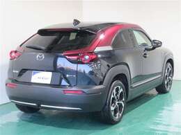 レーダーで先行車を検知し、安全な車間距離を保てるようサポートする「スマート・ブレーキ・サポート」機能を搭載。