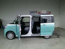 スライドドアで狭い場所でも乗り降りに便利