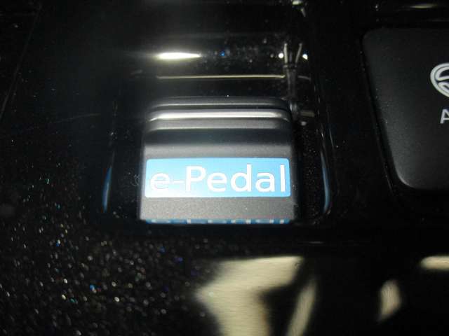 e-Pedalは、アクセルペダルの踏み加減を調整するだけで発進、加速、減速、停止までをコントロールすることができます♪ブレーキランプは減速時と停止時に点灯するので安心です！