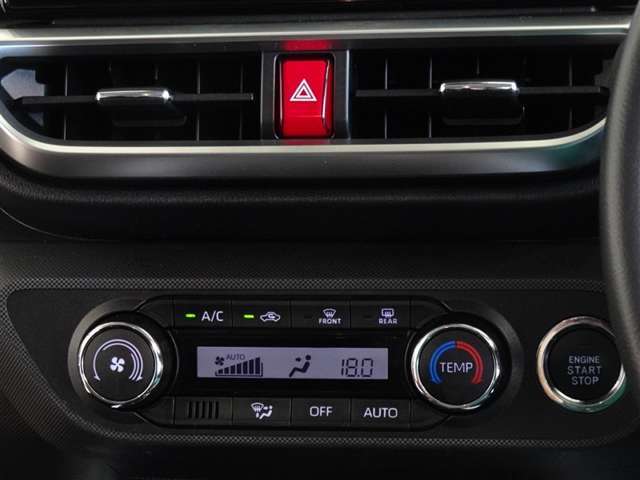 車内を快適に、オートエアコンを装備してます。