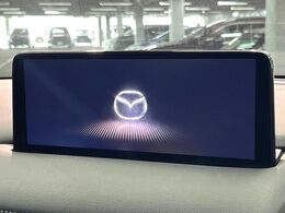 【メーカー純正ナビ】インテリアに溶け込むスタイリッシュな「専用設計」メーカーナビを装備♪視認性や操作性など基本性能にも優れ、より上質なカーライフをお楽しみいただけます。