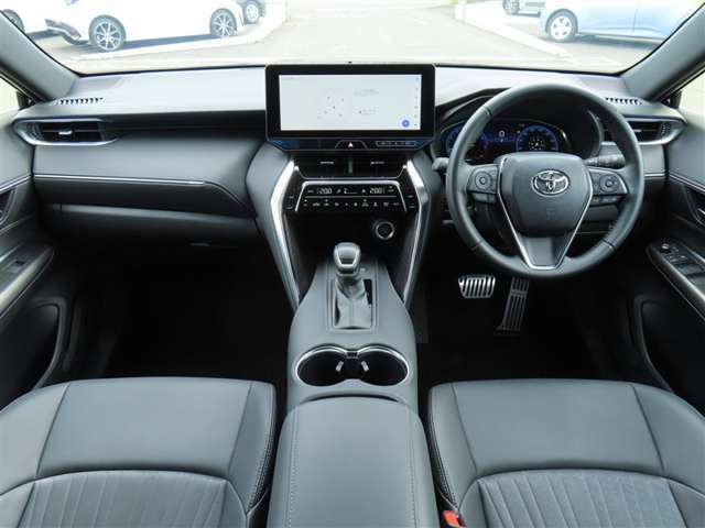 弊社の商品車両は横浜本牧にあります本部で隅々までチェックを行い、トヨタの厳しい商品基準をクリアした厳選した車両を展示しています。