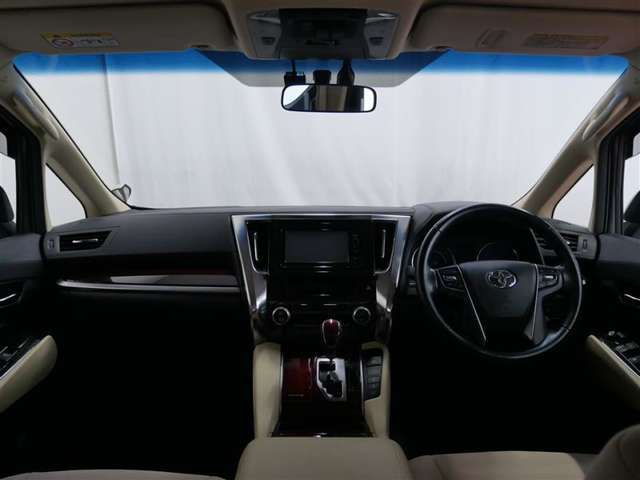 見通しのよいすっきりとした視界で、誰でも運転しやすいです。運転のしやすさは疲れにくさにも繋がりますよ♪