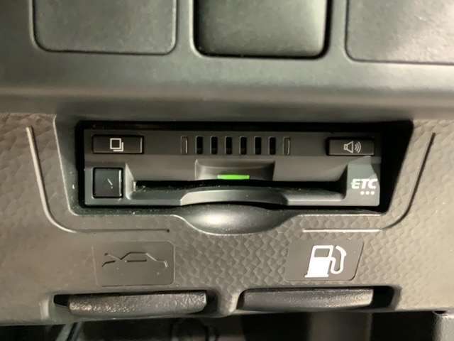 いまや快適なカーライフに欠かせないETCが付いています。