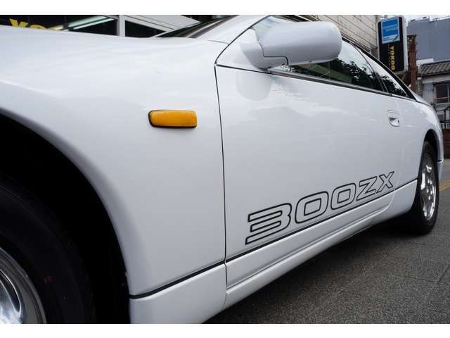 フルノーマル車　300ZXステッカーGOODです。取り外しスタッフまでご相談ください。