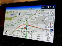 【純正ナビ】一体感のあるナビは、高級感ある車内を演出してくれます。Bluetooth再生などオーディオ機能も充実しておりますので、運転もより楽しめます♪