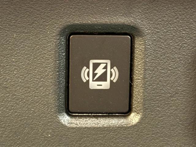 【ワイヤレス充電】非接触充電に対応のスマホであれば、コードレスで充電可能です。