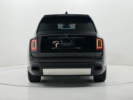 Rear Theatre Configurationにより後部座席でもエンターテインメントを存分に楽しめます。