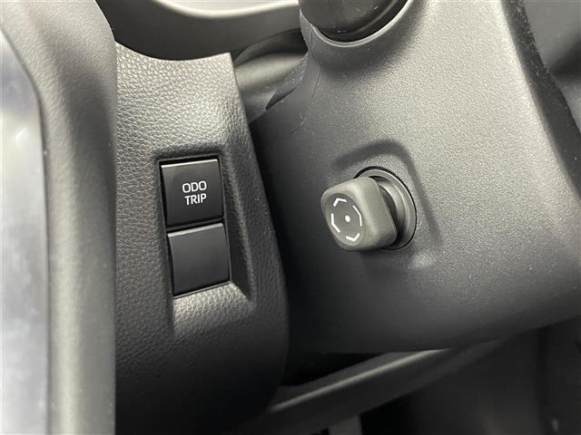 【グローブボックス】車検証ケースや、日頃使う小物類の収納に便利ですね！