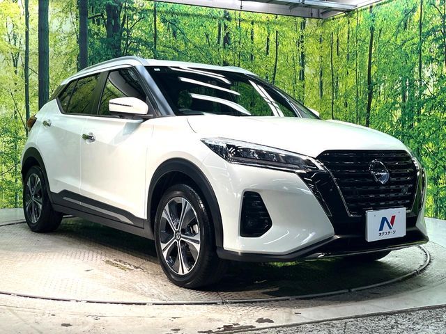 大好評のボディコーティング「弾スプラッシュコート」もご納車までに施工可能。通常のガラスコートと異なる、耐久年数6年の無機質ガラスコーティングが、ボディをキレイな状態に保ってくれます。