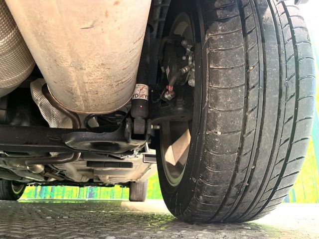 お車を安心してお乗りいただく為には、足回りの定期点検が欠かせません。サービスサポート（有償保証）では無料点検もご提供しており、安心のカーライフをお過ごしいただけるサポート体制が整っています。