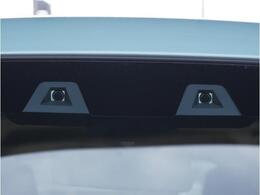 【デュアルカメラブレーキサポート】2つのカメラが前方の歩行者やクルマを検知し、衝突事故時の被害を軽減します。