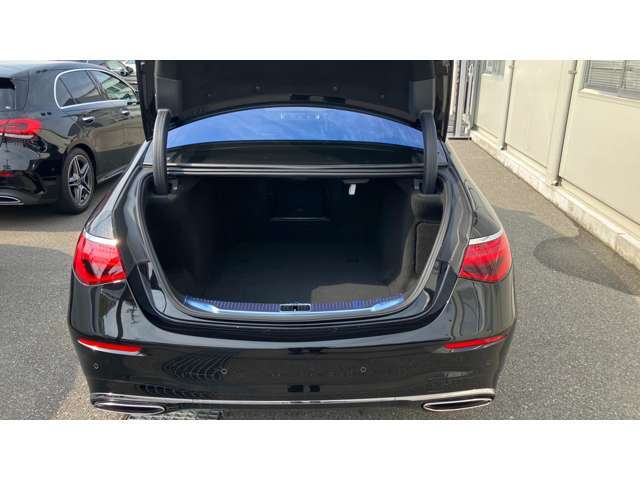開口部の広いトランクスペース☆