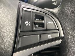 【アダプティブクルーズコントロール】高速道路での長距離走行が楽に！！自動で速度を保つクルーズコントロールが、衝突軽減システムと連携し、前方の車両を感知して車間を保つように速度調節してくれます！！