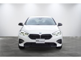 BMWのまさに「顔」ともいえる「キドニー・グリル」は、他の追随を許さない存在感を誇り、「キドニー・グリル」を見かけただけでBMWの風格を感じさせます！！