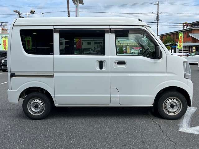 【お車で三郷インター店】☆東京外環自動車道上り☆三郷西インターを降りてすぐの交差点を右折、300m先の信号を右折して頂き、右手にございますので、中央分離帯をUターンして下さい！！