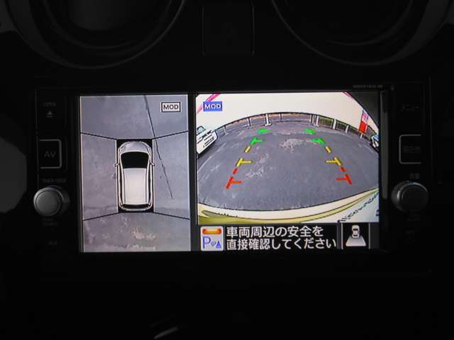 アラウンドビューモニター。空の上から見下ろすような視点でスムース駐車。