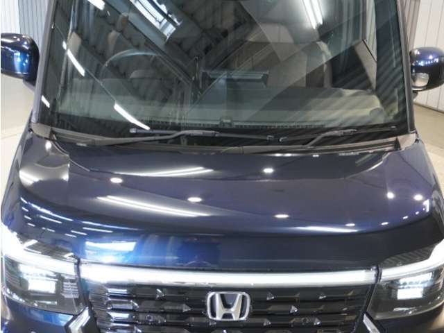 全車整備代金を車両本体価格に含んでおります。法定点検整備または定期点検を実施し、点検記録簿を発行致します。