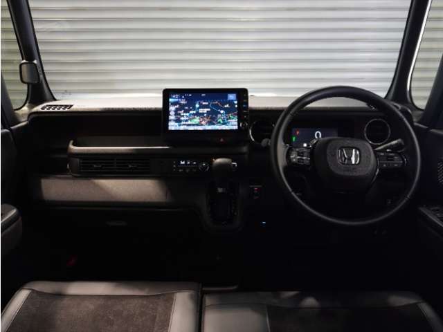 【室内】シートや内装各部への徹底した清掃を実施。