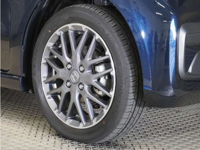 認定中古車では、厳しいHonda認定基準をクリアした厳選されたHonda認定中古車のみ、取り扱っております。「ご購入前の安心」「納車後の信頼」を車両と一緒に提供しております。