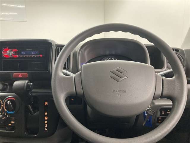 ハンドルは軽やかに回り、気持ちよく運転が出来ます♪