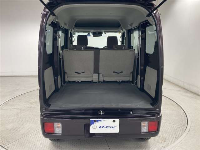 大きな開口部と低い床面地上高で荷物の積み下ろしがしやすく負担の軽減につながります。