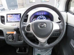 最近のクルマはたくさんスイッチがあるにゃん！そんなときも知識豊富なスタッフが親切にお教えするにゃん☆