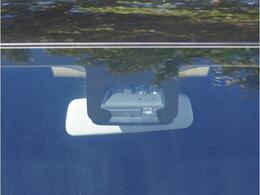 【デュアルセンサーブレーキサポート】フロントガラスに設置された単眼カメラと赤外線センサーで前方の車両や歩行者を検知し、衝突事故時の被害を軽減します。