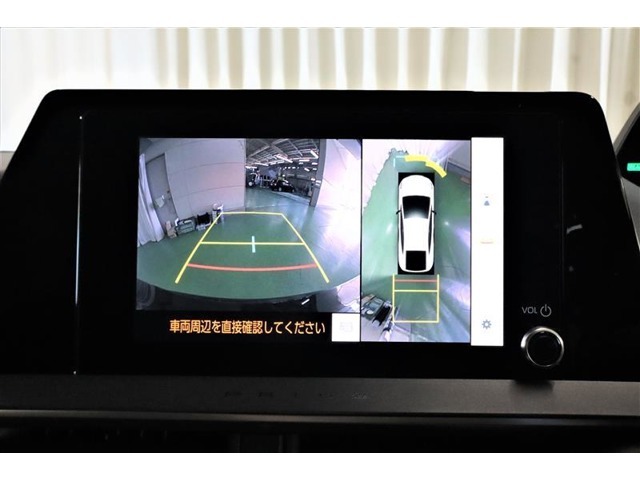 後退時に車両の後ろ側をモニター画面に表示します。車庫入れなどでバックする際に後方確認ができて便利です。