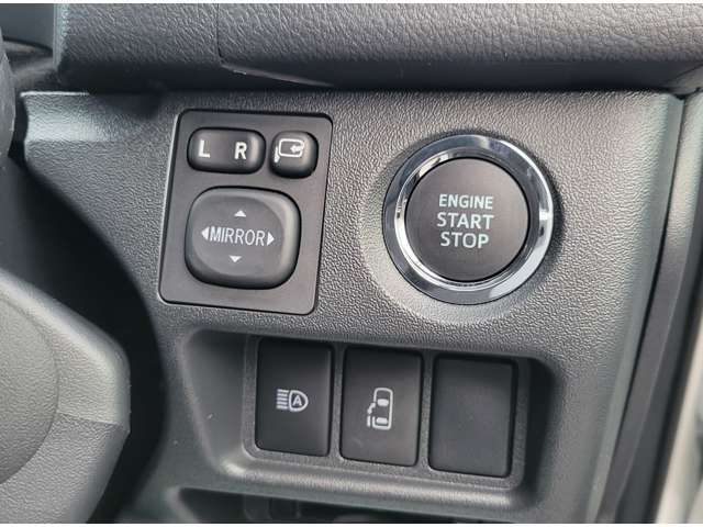 プッシュスタートエンジンです！オートマチックハイビームも装備！スライドドアはスイッチでも開閉出来ます！