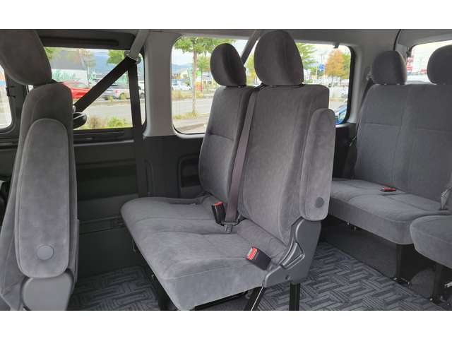 2列目もアームレストを装備！