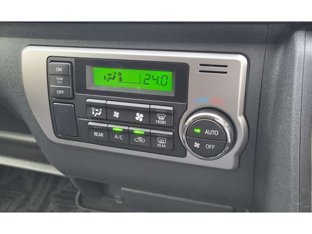 操作も簡単なオートエアコンも装備！