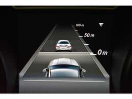 5つのレーダーセンサーとカメラを用いた先進の安全運転支援システム！先行車との車間や速度を適切に保持するとともに、時速0km/hまで減速する渋滞追従機能を備えたディストロニック・プラス搭載
