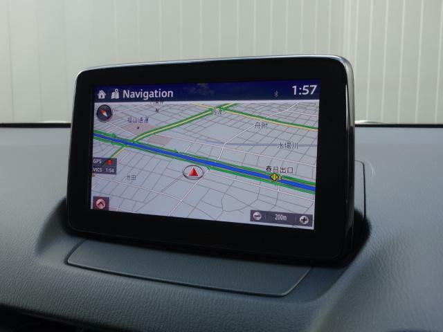 マツダコネクトの7インチWVGAディスプレイです。センターコンソールのコマンダーコントロールでの操作に加えて、タッチパネルにもなっていますので、画面にタッチしての操作も可能です。