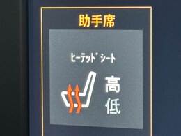 レザーシートには重宝する「シートヒーター」付き。冬場にとても大活躍！！ 夏場に快適な「シートエアコン」を搭載。レザー特有の熱量を防ぎます！！