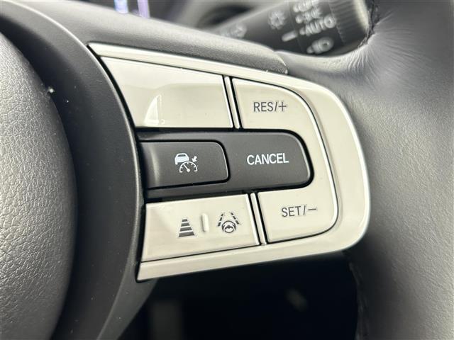 【　アダプティブクルーズコントロール　】設定した車速内で自動で加減速♪先行車との車間距離を適切に維持した追従走行が可能です♪