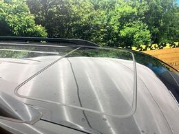 【サンルーフ】開放感たっぷりの希少装備、サンルーフが装着されています！車内に明かりを取り入れたり景色を楽しむ以外にも、車内の空気も簡単に換気できて快適です！