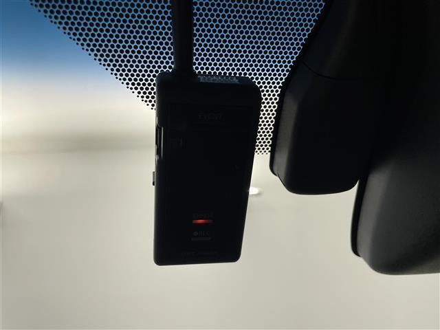 【純正ドライブレコーダー】映像・音声などの運転中の記録を残します。事故などを起こした起こされた時の証拠になりえますので、もしも時でも安心ですね。