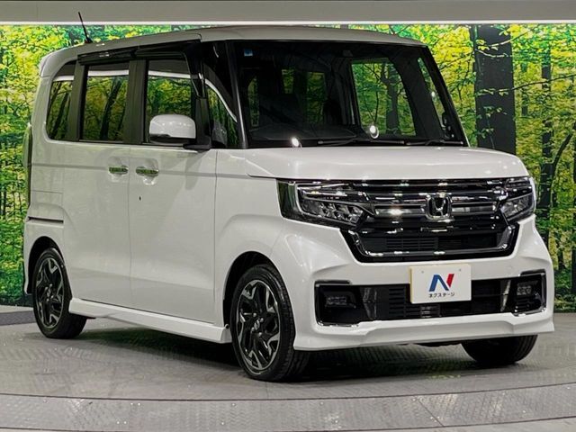 大好評のボディコーティング「弾スプラッシュコート」もご納車までに施工可能。通常のガラスコートと異なる、耐久年数6年の無機質ガラスコーティングが、ボディをキレイな状態に保ってくれます。
