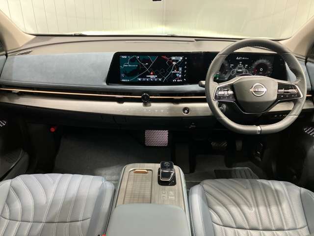 フロントガラスを大きくデザインしているので、運転席からの死角が少ない分安心して運転していただけます★