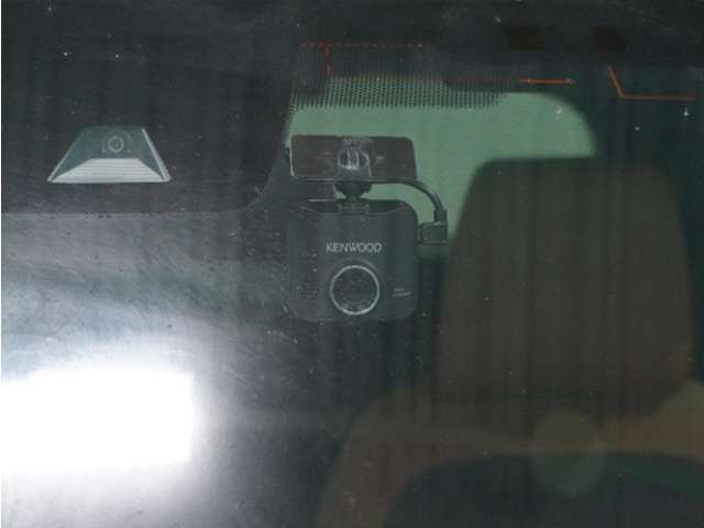 【ドライブレコーダー】安心・安全なカーライフに必須のドライブレコーダーを装備。あおり運転や事故に遭遇した際の状況も映像で記録し、万一のリスクに備えます。