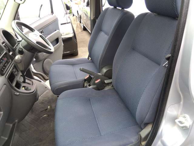 内外装本当に綺麗な車両です！大きな傷・凹み等無くお勧めの車両です！