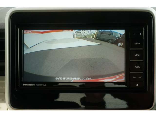 車庫入れの際に大活躍のバックカメラ！ギリギリまで確認できます！