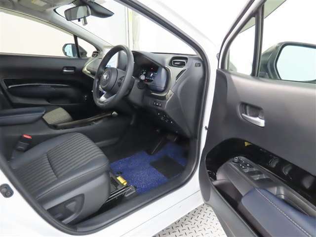 【禁煙車の定義】当店の定義・・・☆タバコ臭くない事☆コゲがない事☆灰皿等の喫煙器具が未使用の事　以上3項目をクリアした場合【禁煙車】と表示します。（現状を表しています。過去の事は、断定できません。）