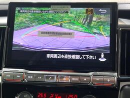 【バックカメラ】駐車時に後方がリアルタイム映像で確認できます。大型商業施設や立体駐車場での駐車時や、夜間のバック時に大活躍！運転スキルに関わらず、今や必須となった装備のひとつです！
