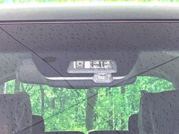 【踏み間違い衝突防止アシスト】駐車場でアクセルとブレーキを間違えてしまった際、ブレーキでサポート。うっかり事故の予防に役立ちます！