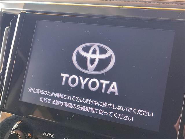【純正ディスプレイオーディオ】FM・AMラジオやブルートゥース接続など多彩な機能を併せ持っており、インパネ周りがすっきりしてますね！追加オプションでナビ機能やフルセグTV、DVD再生なども可能です。