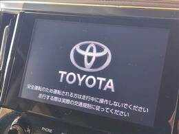 【純正ディスプレイオーディオ】FM・AMラジオやブルートゥース接続など多彩な機能を併せ持っており、インパネ周りがすっきりしてますね！追加オプションでナビ機能やフルセグTV、DVD再生なども可能です。