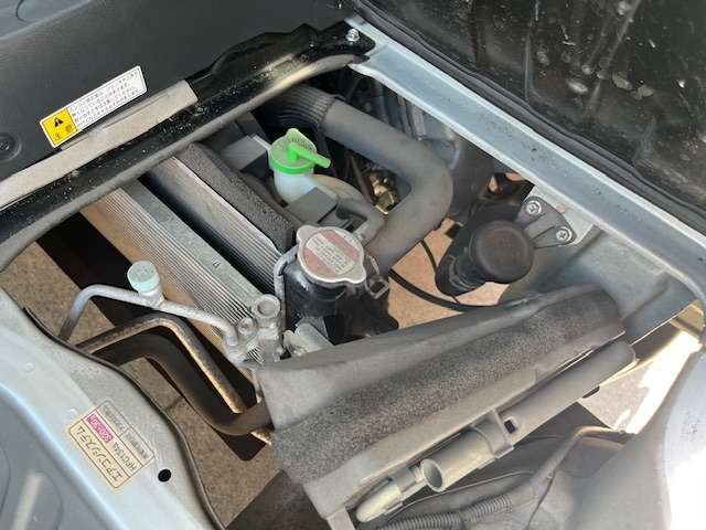 エンジンルーム内にオイル漏れや水漏れなどはありません！
